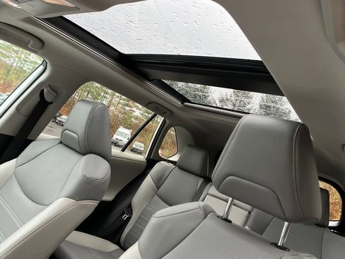 Used 2022 Toyota RAV4 Limited image 19