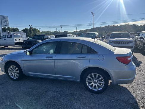 Used 2013 Chrysler 200 Touring FWD image 5