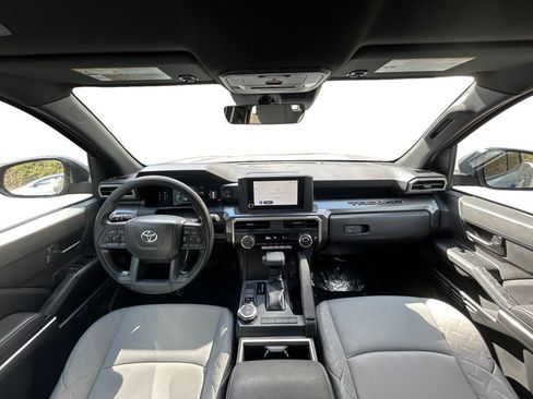 Used 2025 Toyota Tacoma SR5 AWD/4WD image 12