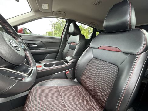 Certified 2025 Nissan Kicks SR FWD image 13