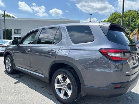 Used 2025 Honda Pilot EX-L image 2