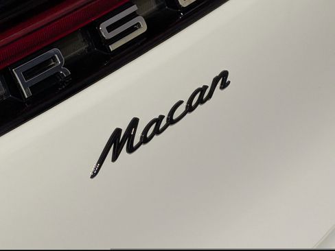 Certified 2026 Porsche Macan AWD/4WD image 18
