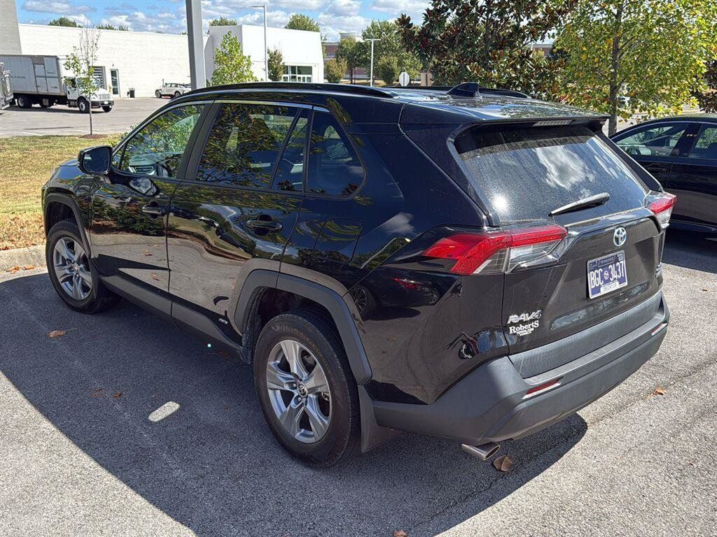 Used 2022 Toyota RAV4 XLE w/ Convenience Package AWD/4WD image 3