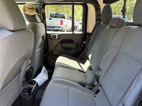 New 2025 Jeep Gladiator Sport image 35