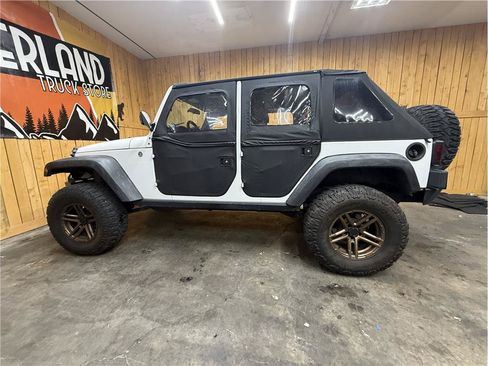 Used 2012 Jeep Wrangler Unlimited Sport w/ Connectivity Group AWD/4WD image 8