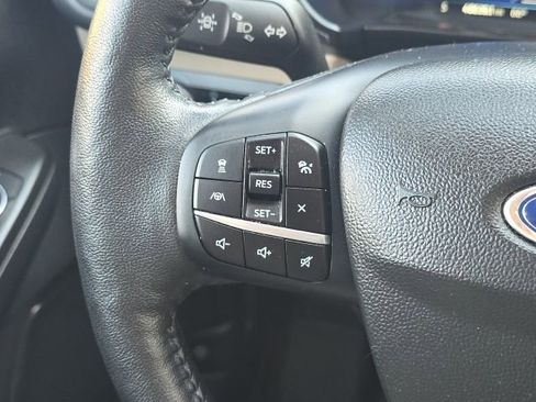 Used 2020 Ford Escape Titanium image 32