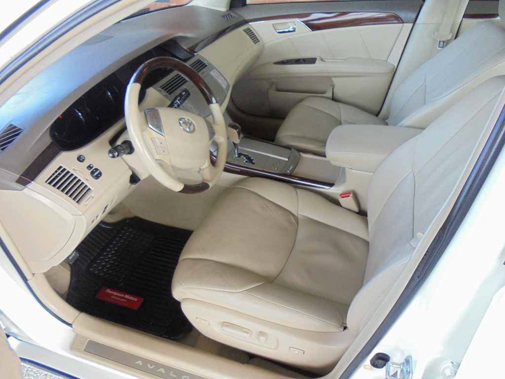 Used 2009 Toyota Avalon Limited FWD image 7