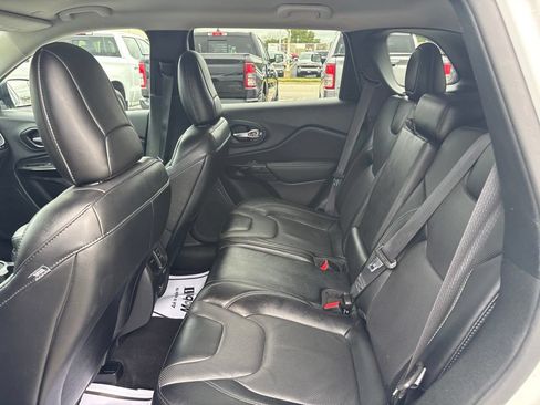 Used 2023 Jeep Cherokee Altitude Lux AWD/4WD image 35