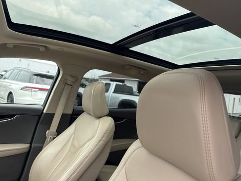 Used 2023 Lincoln Nautilus Reserve AWD/4WD image 10