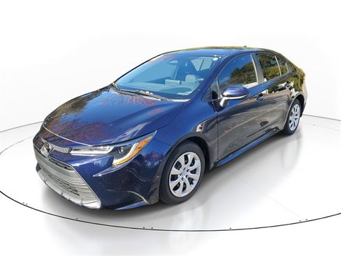 Used 2024 Toyota Corolla LE image 3