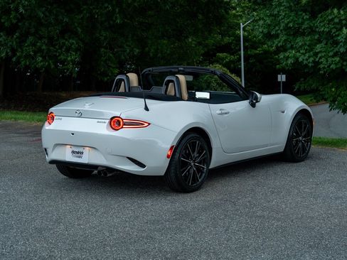 Used 2026 MAZDA MX-5 Miata Grand Touring RWD image 9