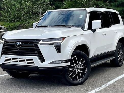 Used 2025 Lexus GX 550 w/ Accessory Package (2T) AWD/4WD image 3
