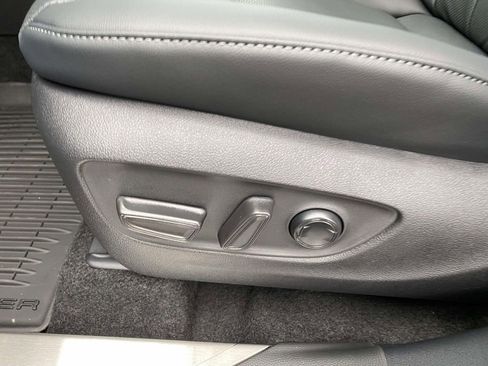 New 2026 Toyota Highlander Platinum AWD/4WD image 18
