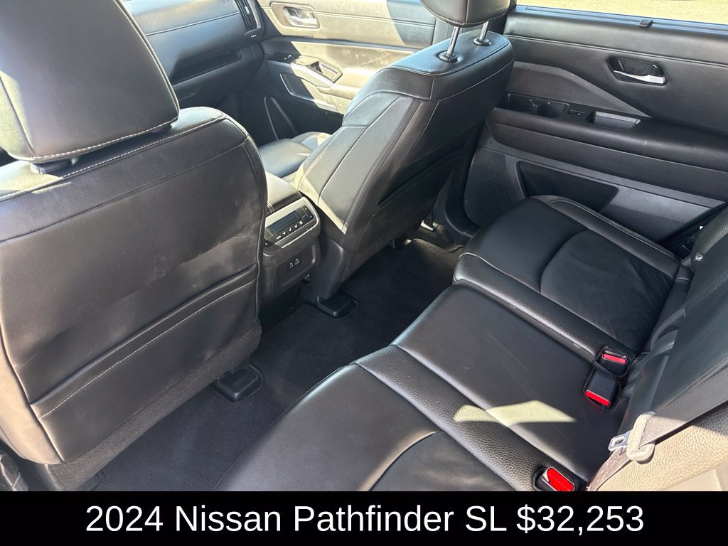Used 2024 Nissan Pathfinder SL AWD/4WD image 14