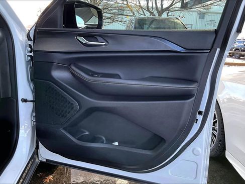 Used 2024 Jeep Grand Cherokee L Laredo image 21