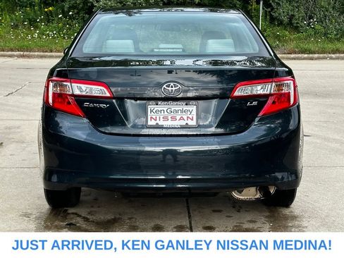 Used 2014 Toyota Camry LE FWD image 4