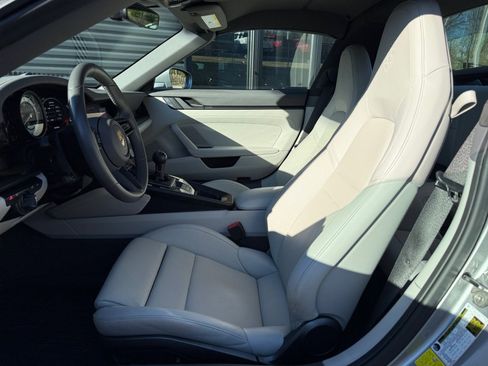 Certified 2022 Porsche 911 Targa 4S image 5