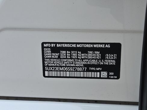 Certified 2025 BMW X7 xDrive40i w/ M Sport Package image 26