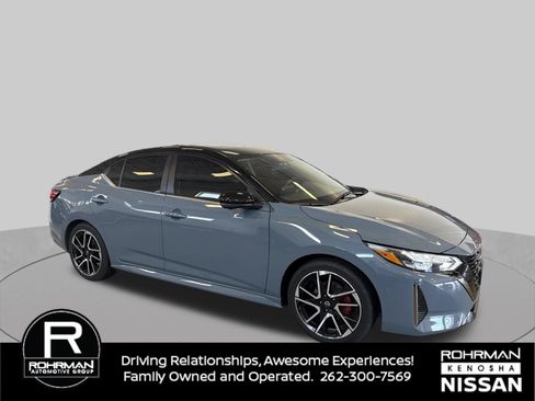 Used 2025 Nissan Sentra SR w/ SR Premium Package FWD image 9