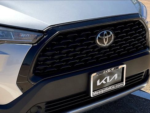 Used 2022 Toyota Corolla Cross LE image 31