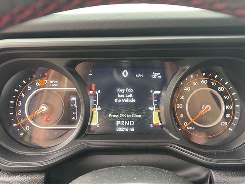 Used 2025 Jeep Wrangler Unlimited Rubicon AWD/4WD image 7