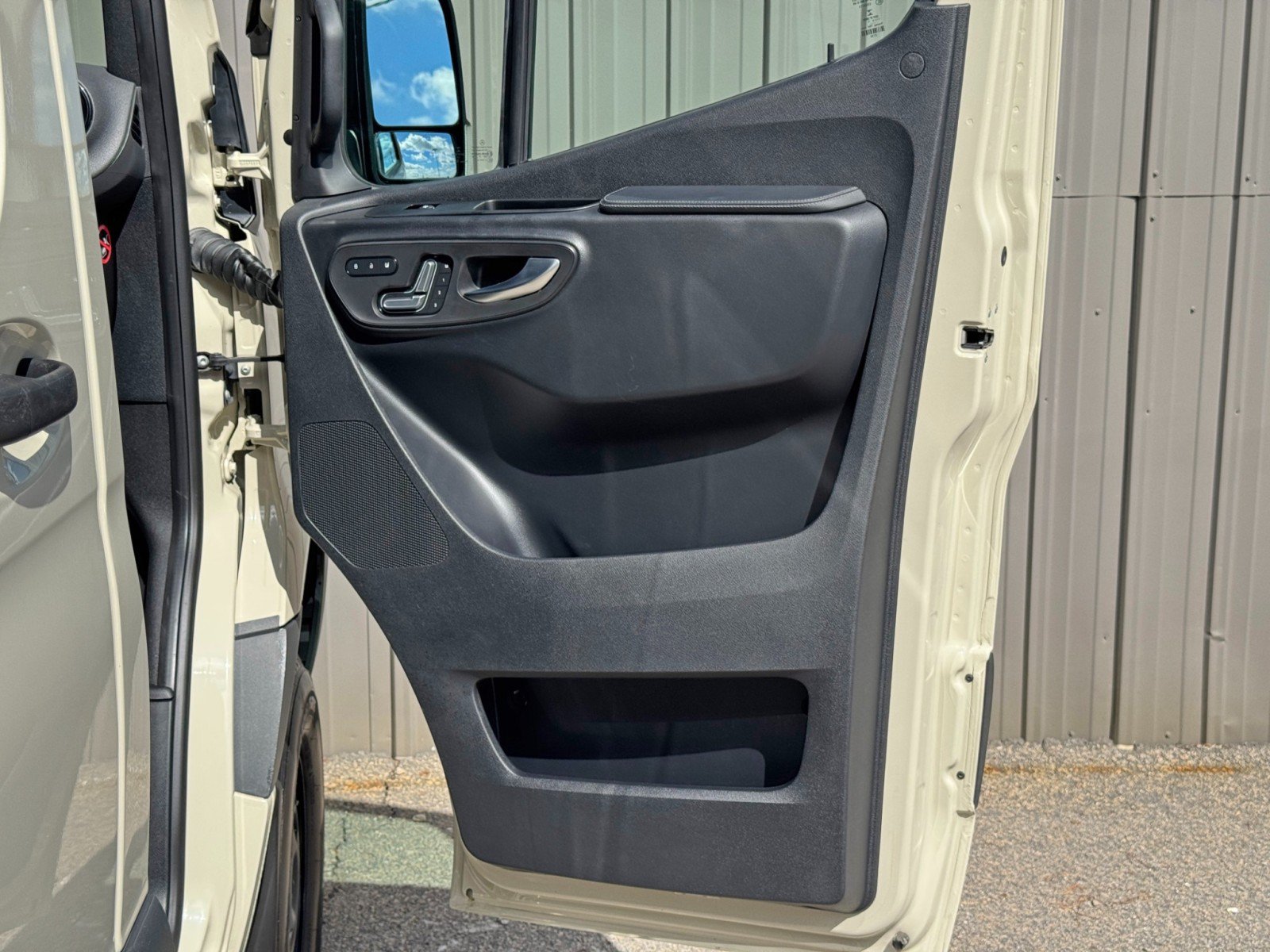 Used 2021 Mercedes-Benz Sprinter 2500 w/ Comfort Plus Package image 36