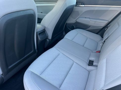 Used 2017 Hyundai Elantra SE w/ Cargo Package image 12