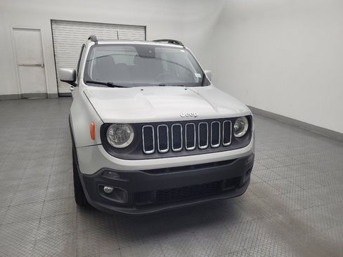 Used 2018 Jeep Renegade Latitude w/ Popular Equipment Group FWD image 14