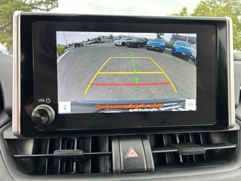Used 2025 Toyota RAV4 XLE AWD/4WD image 30