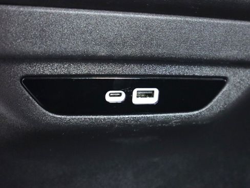 Used 2024 Chrysler Pacifica Touring-L FWD image 33