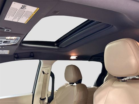 Used 2021 Toyota Sienna XLE image 19