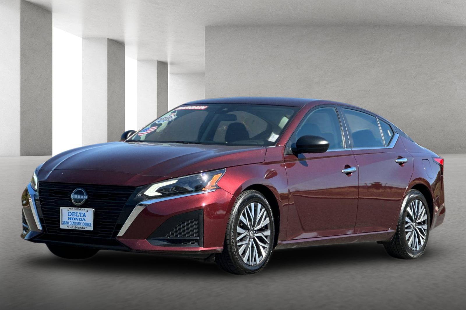 Used 2024 Nissan Altima 2.5 SV FWD image 8