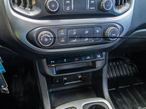 Used 2022 Chevrolet Colorado LT w/ Fleet Safety Package AWD/4WD image 18