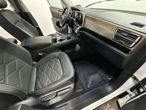 Certified 2025 Volkswagen Atlas SE image 20