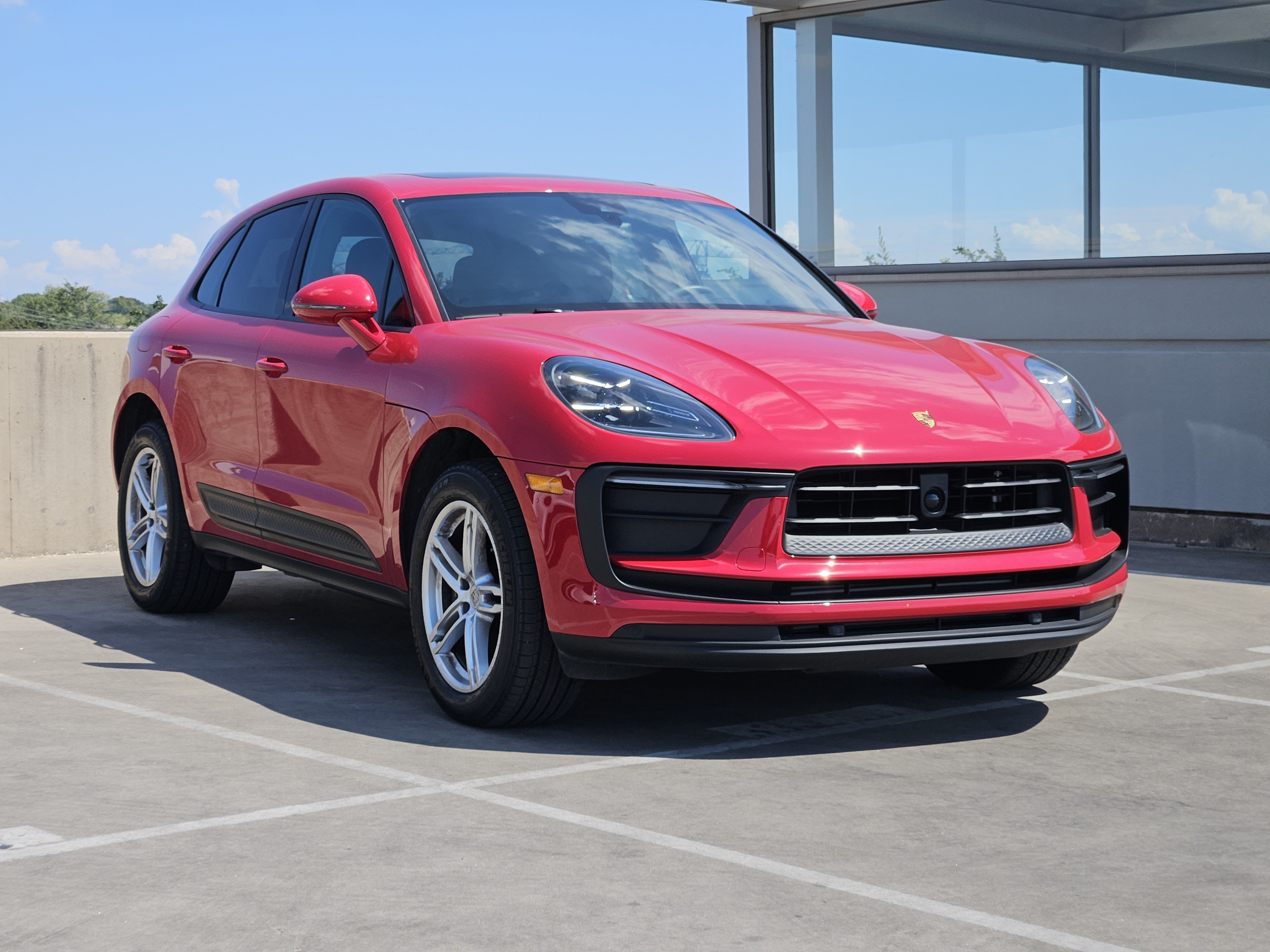 Certified 2026 Porsche Macan AWD/4WD image 10