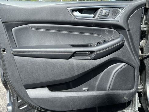 Used 2019 Ford Edge Titanium w/ Cold Weather Package AWD/4WD image 12