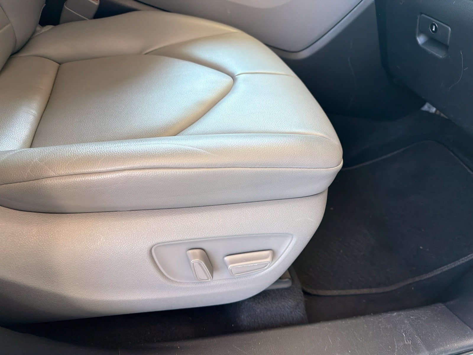 Used 2021 Toyota Highlander XLE FWD image 22