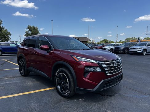 Used 2025 Nissan Rogue SV AWD/4WD image 3