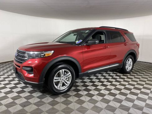 Used 2023 Ford Explorer XLT AWD/4WD image 4