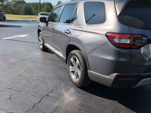 Used 2025 Honda Pilot EX-L image 2