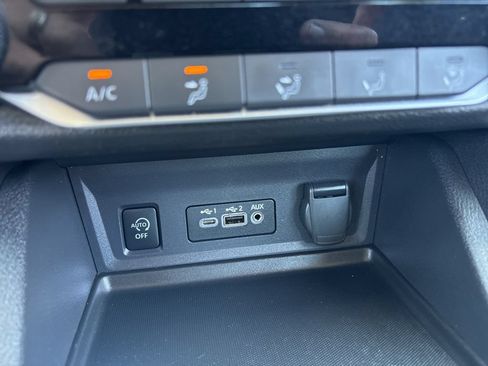 Used 2024 Nissan Sentra SV FWD image 24