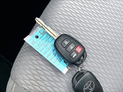 Used 2014 Toyota Corolla LE image 11