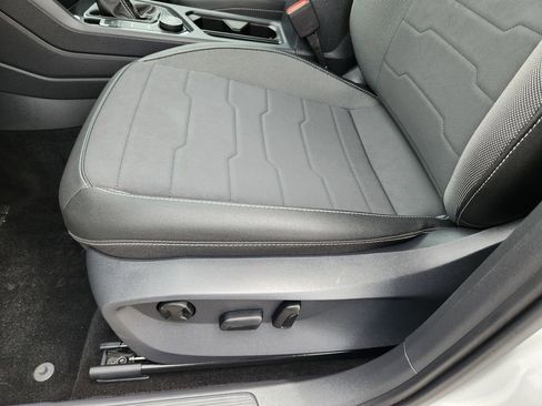 Certified 2025 Volkswagen Taos SE AWD/4WD image 20