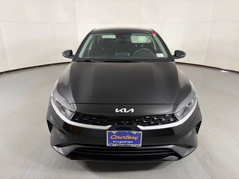 Used 2023 Kia Forte LXS w/ LXS Technology Package FWD image 3