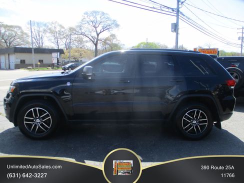 Used 2018 Jeep Grand Cherokee Trailhawk w/ Trailhawk Luxury Group AWD/4WD image 3