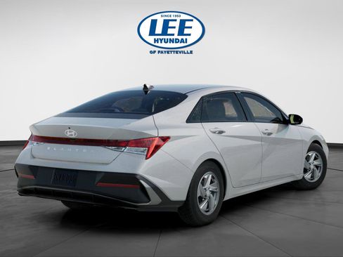 New 2025 Hyundai Elantra SE image 6