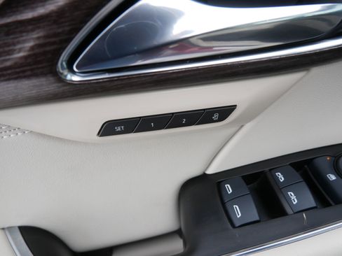 Used 2022 Buick Envision Avenir w/ Technology Package II image 24