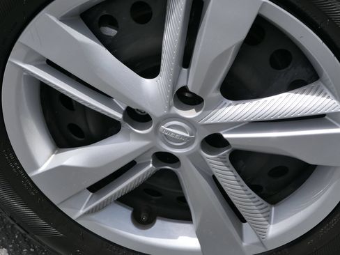 Used 2024 Nissan Kicks S FWD image 11