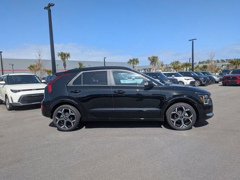 New 2025 Kia Niro EX Touring image 2