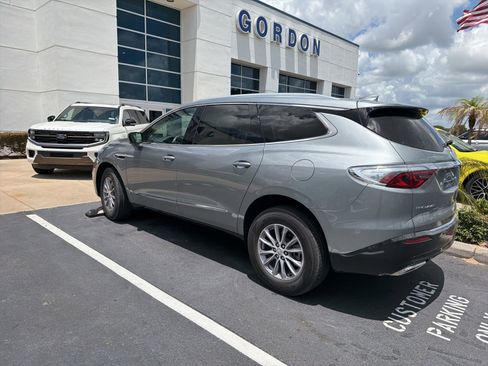 Used 2024 Buick Enclave Essence FWD image 8